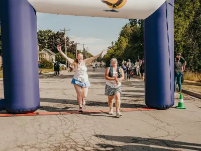2025 Lindsay Milk Run racers at the finish line
