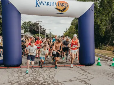 2025 Lindsay Milk Run racers at the starting line