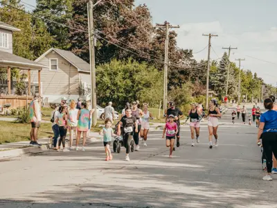 2025 Lindsay Milk Run racers at the finish line