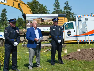 Mayor Doug Elmslie speaking at Paramedic HQ Groundbreaking ceremony