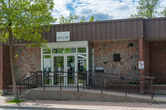 Outside image of the Fenelon Falls library