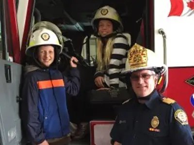 Children-and-fire-rescue-staff-with-fire-helmets