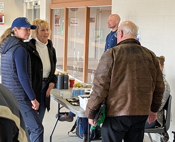 Mayor Elmslie with Min. Dunlop at Fenelon Falls warming centre