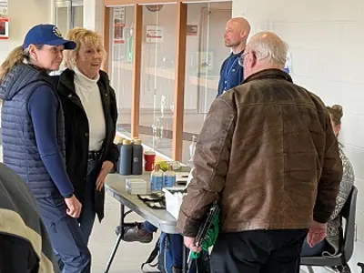 Mayor Elmslie with Min. Dunlop at Fenelon Falls warming centre